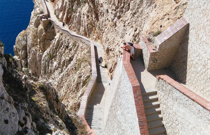 The steps to get to the Caves of Neptune of Alghero